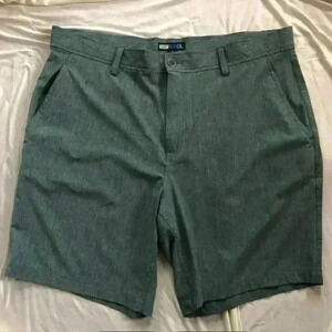 32 Degree Green Golf Shorts Sz 38